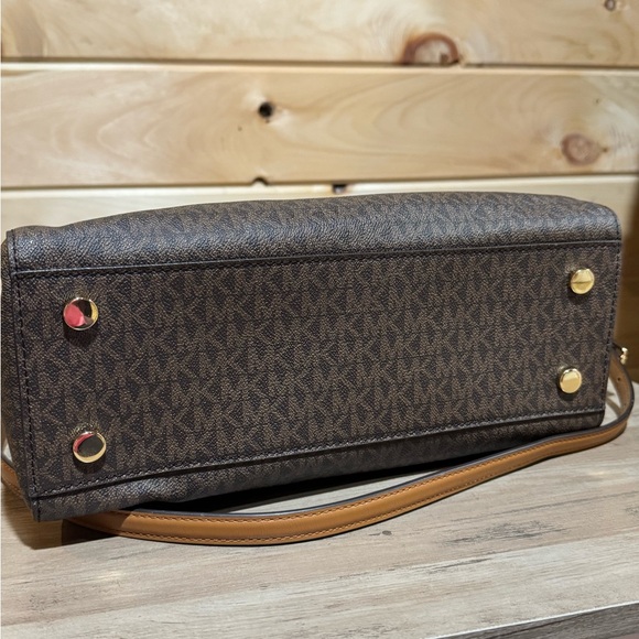 MICHAEL KORS Cynthia Medium Satchel Purse- Brown/Acorn - Picture 5 of 16